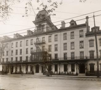 Edward VII, Decorations Mourning Death, on Queen's Hotel