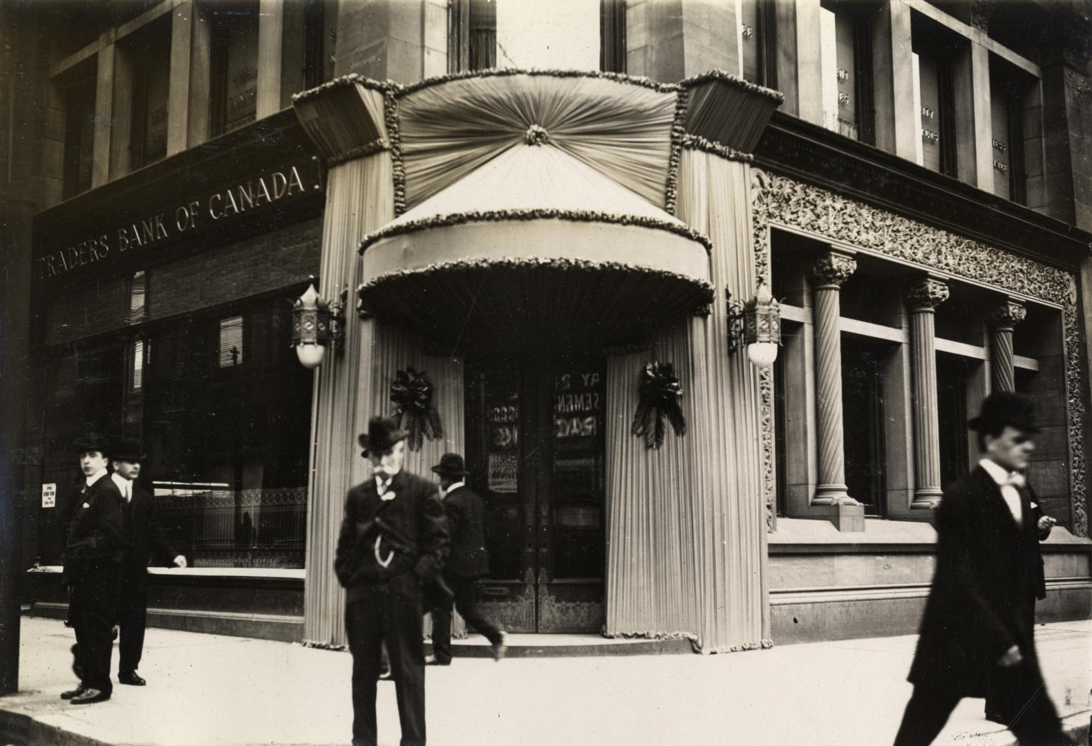 Edward VII, Decorations Mourning Death, on Confederation Life Building, Richmond Street East, north side, between Yonge & Victoria Streets, Traders' Bank branch in southwest corner of building