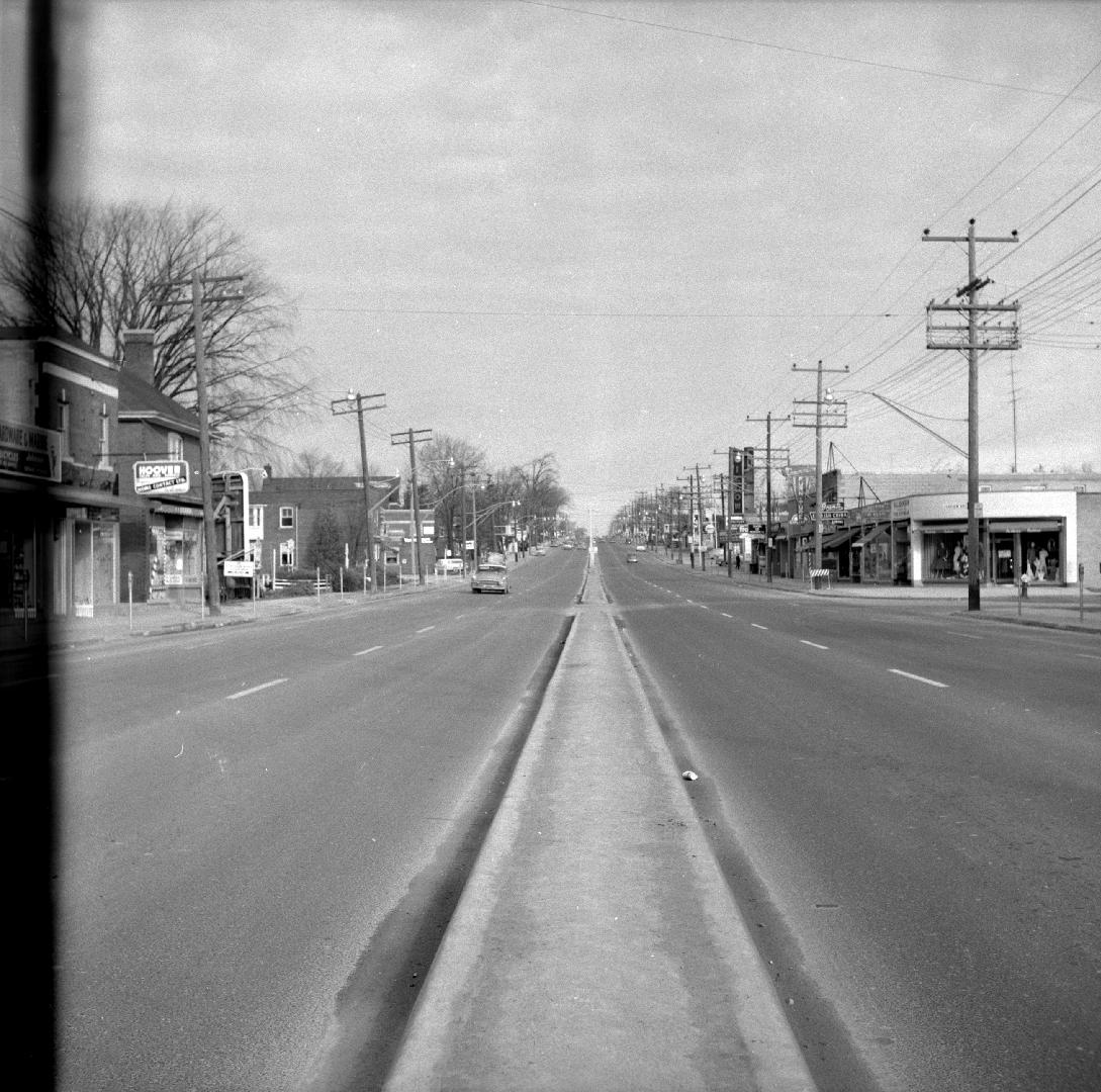 Yonge Street looking north from south of Parkview Avenue