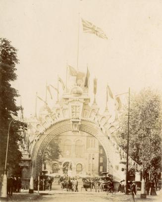 George V, visit to Toronto, 1901, arch, Queen's Park Crescent, north of College St