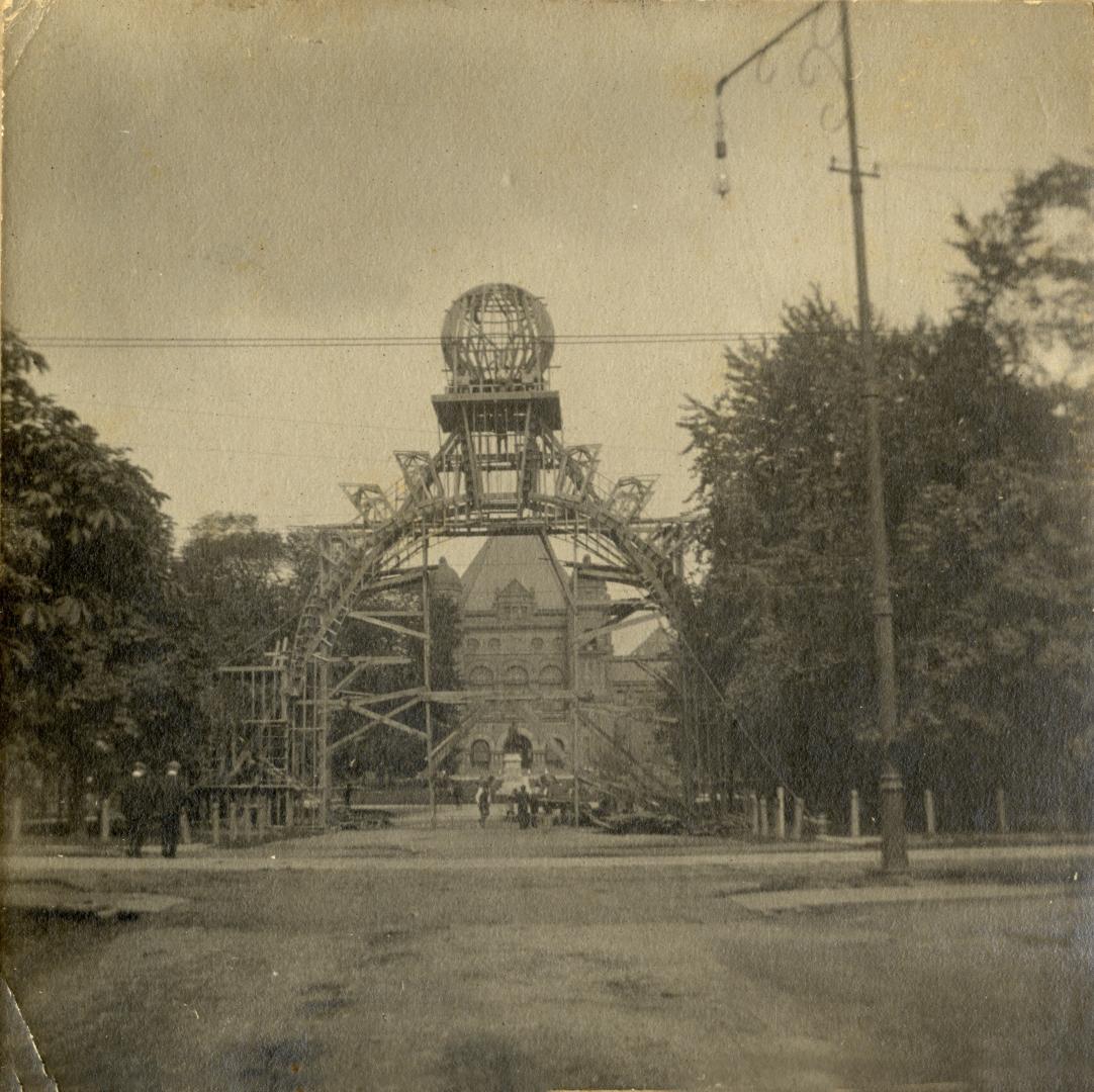 George V, visit to Toronto, 1901, arch, Queen's Park Crescent, north of College St