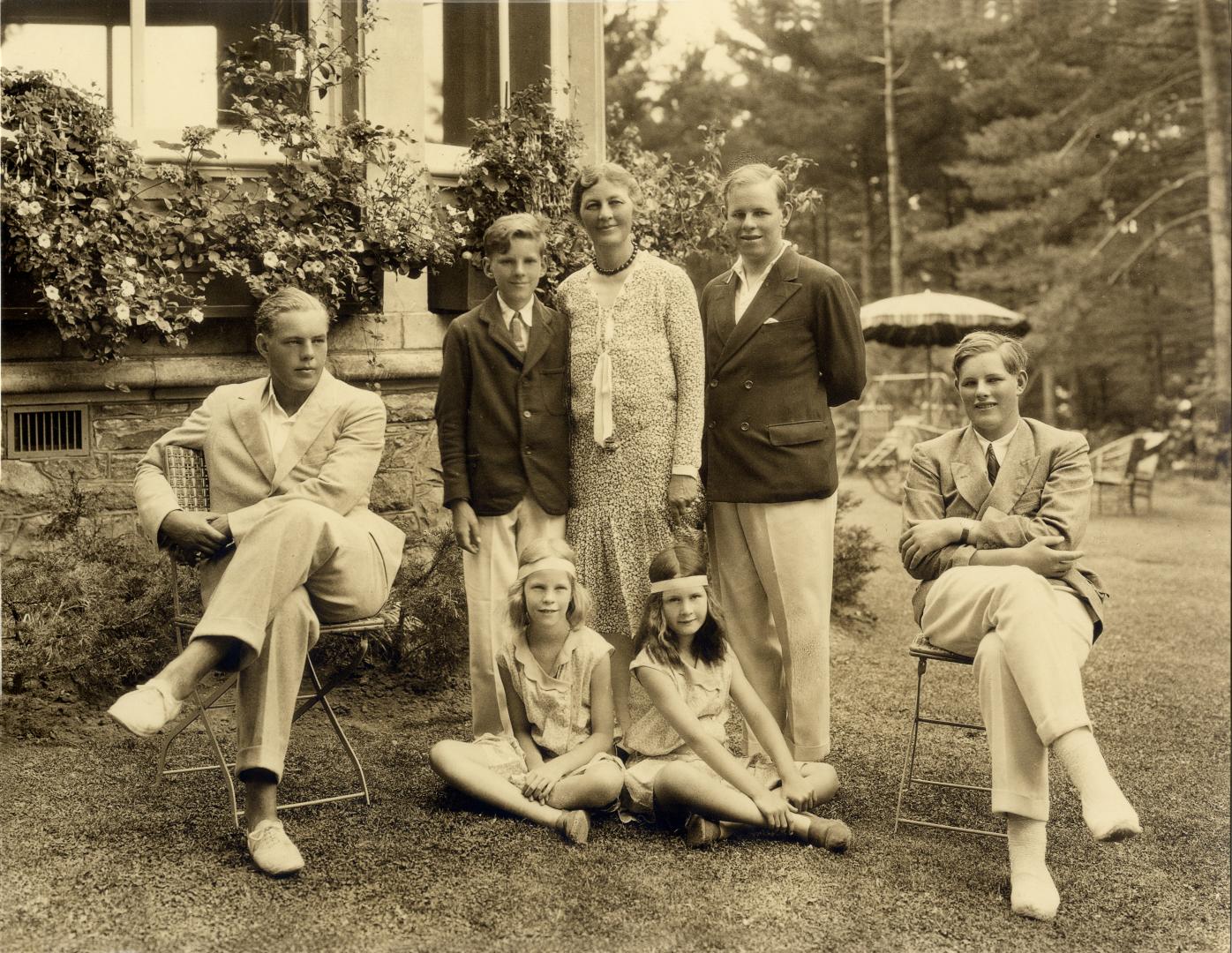 Eaton, Sir John Craig, 1876-1922, Family, at ''Kawandag'', Lake Rosseau, Muskoka Lakes Township