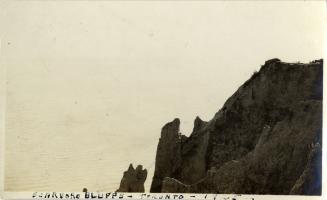 Scarborough Bluffs, looking west, around foot of Midland Avenue