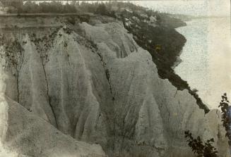 Scarborough Bluffs, looking east, around foot of Midland Ave