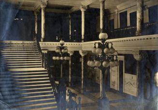 City Hall (1899-1965), Interior, entrance hall