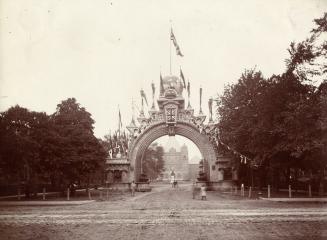 George V, visit to Toronto, 1901, arch, Queen's Park Crescent, north of College St