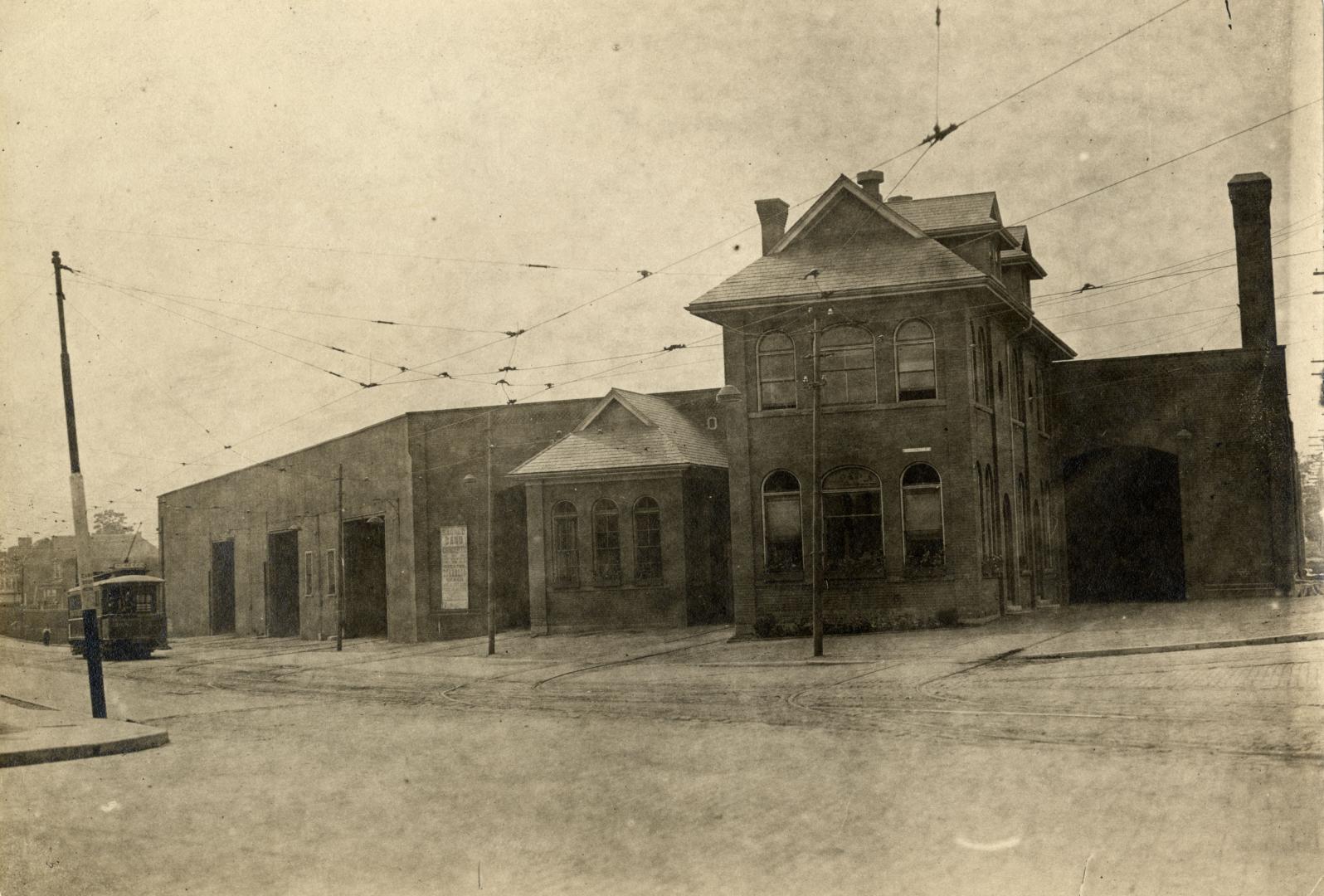 Toronto Railway Co., Dundas carhouse, Dundas St. West, west side, betwest Howard Park Avenue & Ritchie Avenue, looking n.west on Howard Park Avenue