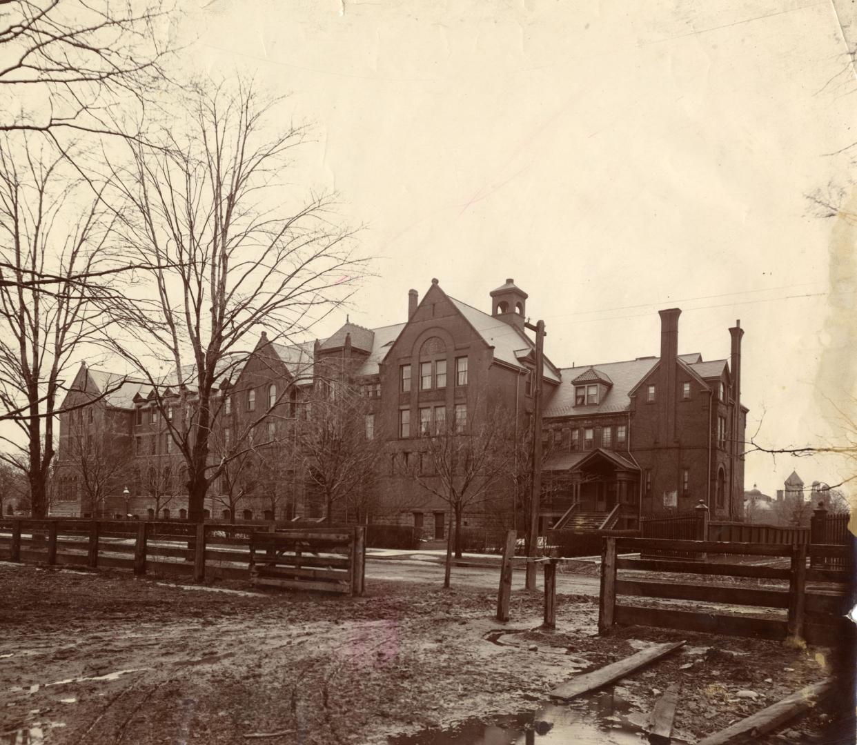 Wycliffe College, Hoskin Avenue