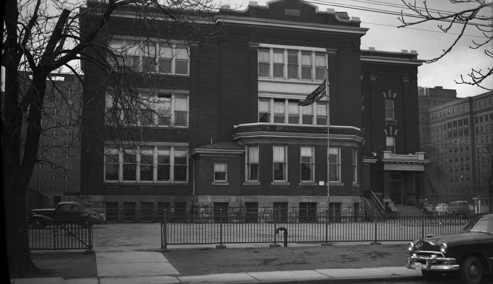 Hester How Public School, Elizabeth St