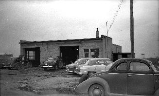 Danforth Bus Lines, garage, Dufferin St