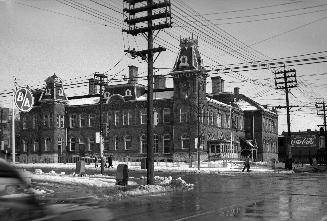 Wellesley Public School, Bay St