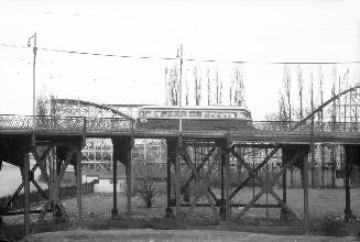 Lake Shore Road, bridge over C