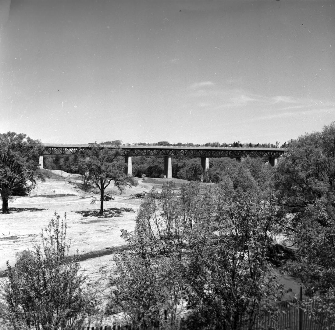 Don Valley Golf Course, Yonge Street, west side, from south to north of Macdonald-Cartier Freeway, looking n