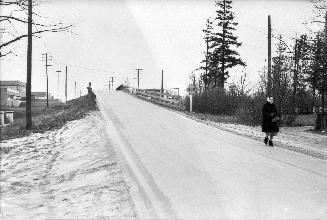 Birchmount Road, looking north to bridge over railway tracks between Highview & Mack Aves