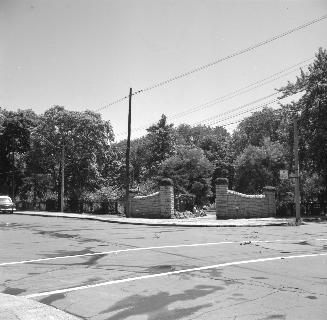 Riverdale Park, Zoo, gates, southeast corner Winchester & Sumach Streets