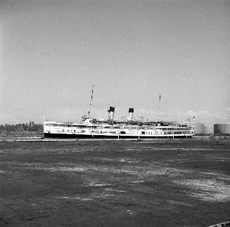 Cayuga, steamer, in Ship Channel