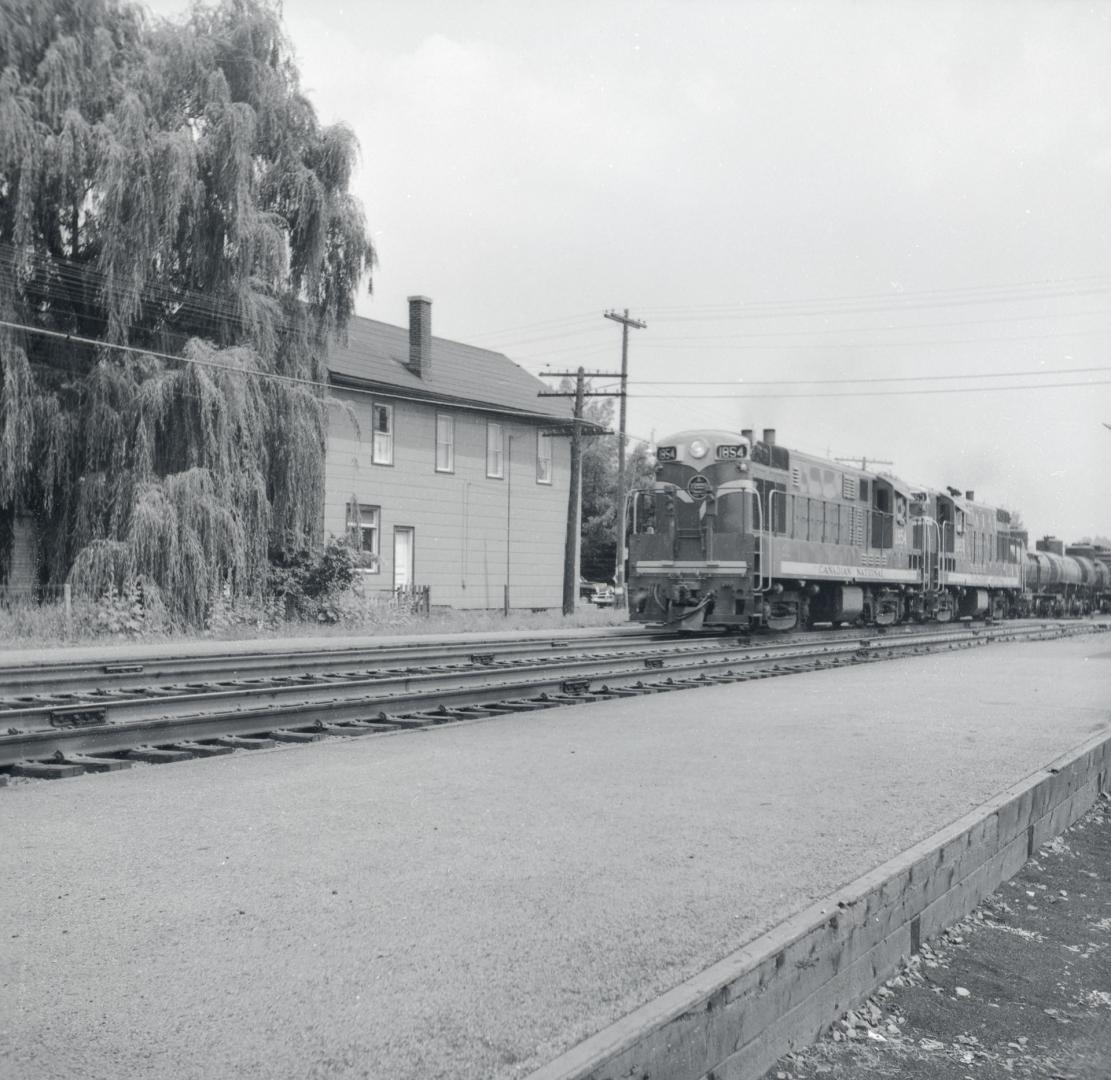 C.N.R. #1854, (with #1853 behind), at C.N.R. crossing, Clarkson Road, Clarkson (Mississauga, Ontario)