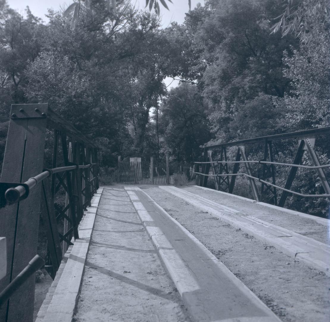 Lawrence Avenue E., bridge over East Don River, looking northwest