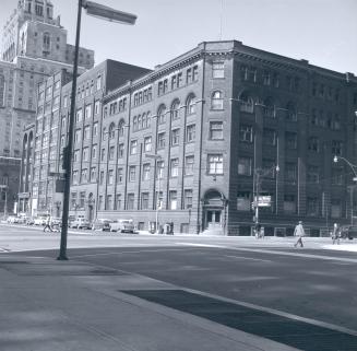 Front St. West, looking west from e. of Bay St