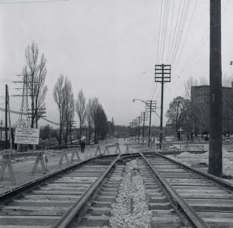 (THE) QUEENSWAY, looking west from e