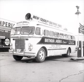 Roseland Bus Lines, bus #6, at Ecclestone Motors Ltd, Avenue Road