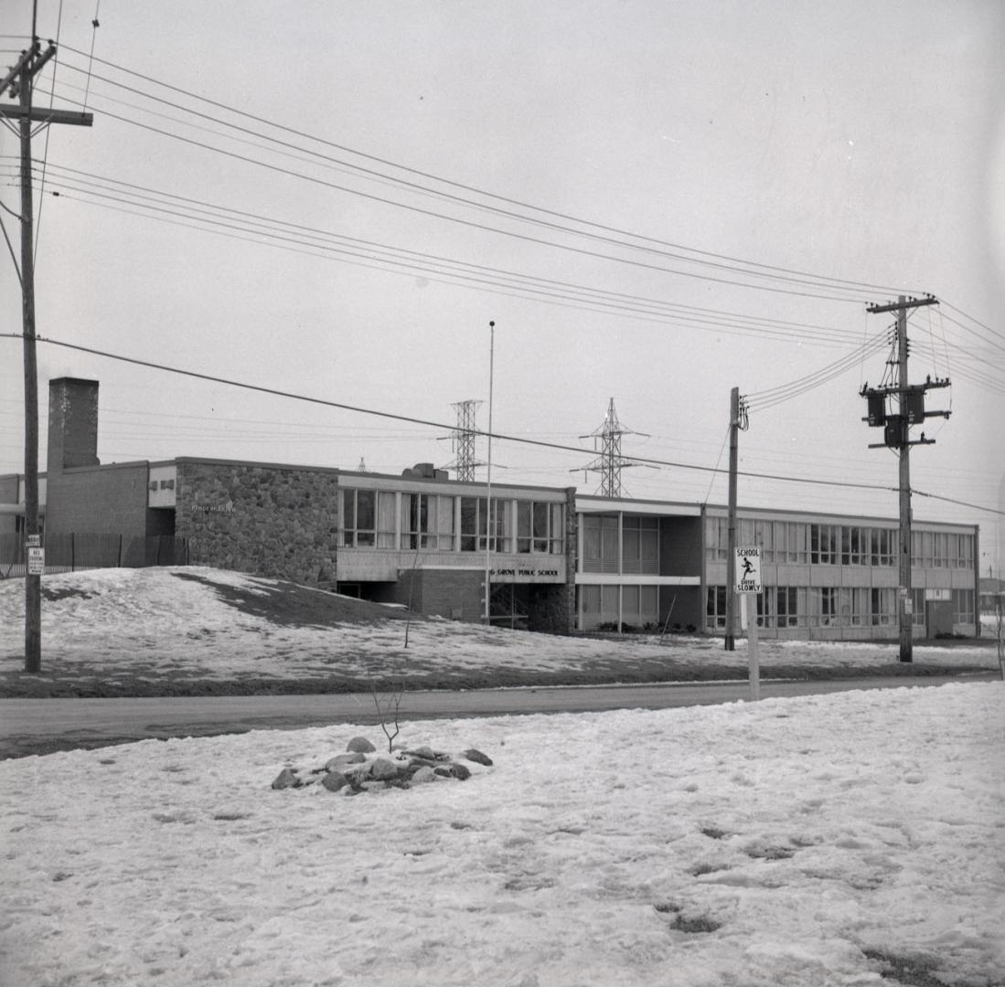 Kipling Grove Public School, Glen Agar Drive, east side, between Beaverbrook Avenue & North Heights Road