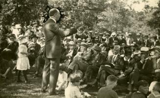 Burns, Robert, monument, Allan Gardens