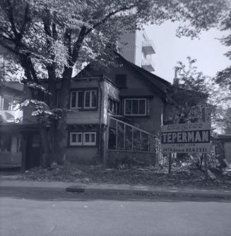 Image shows a two storey house under construction.