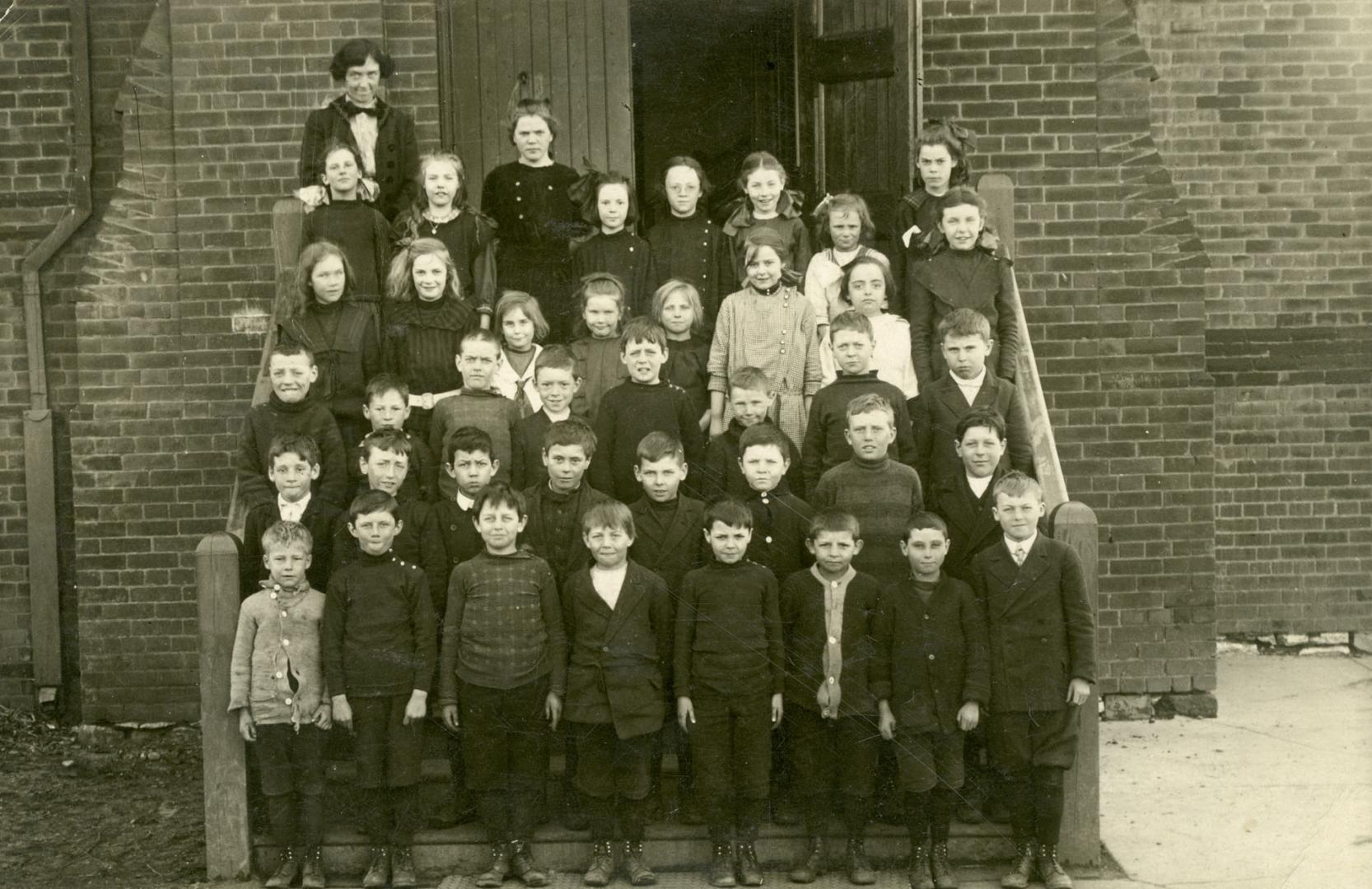 Coleman Avenue Public School, Coleman Avenue, north side, between Barrington Avenue & Dawes Road