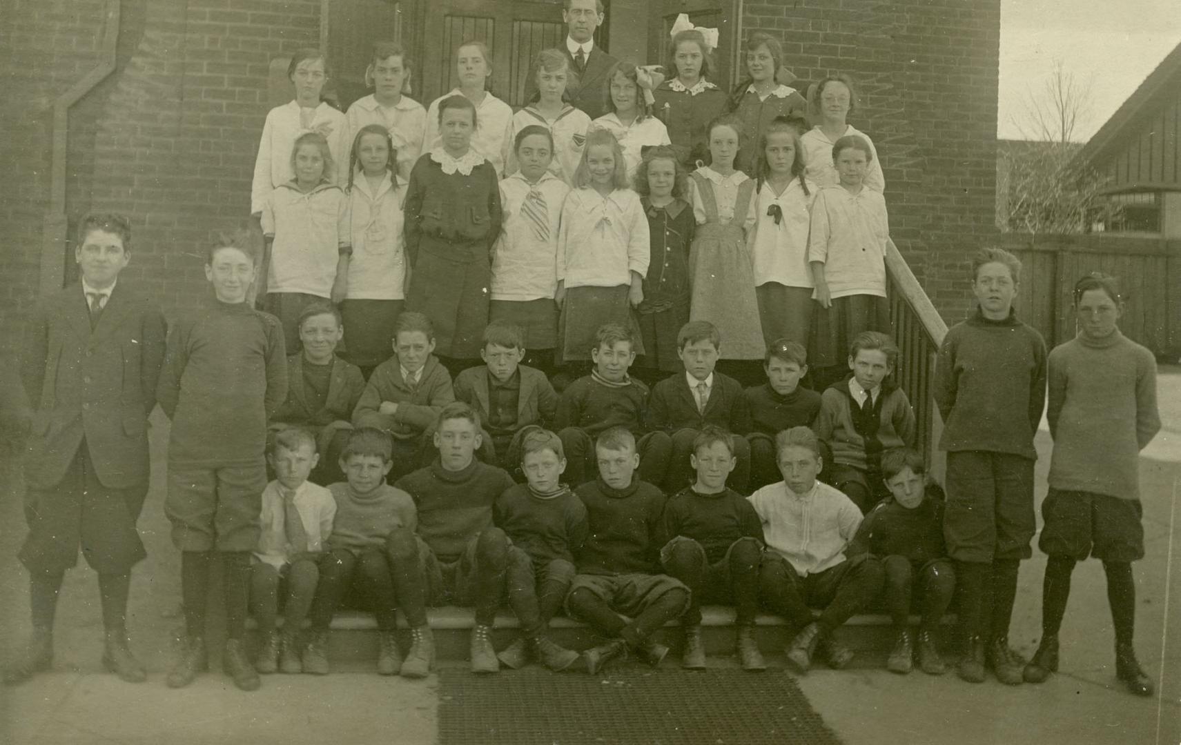 Coleman Avenue Public School, Coleman Avenue, north side, between Barrington Avenue & Dawes Road