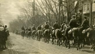 World War, 1914-1918, Parade, of troops before leaving, Bloor St