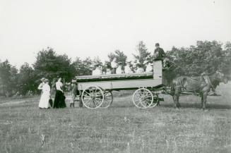 Swansea Area, women setting off on picnic