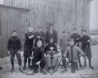 Davisville Hockey Club. Image shows ten people in two rows posing for a photo outdoors. Some ar…