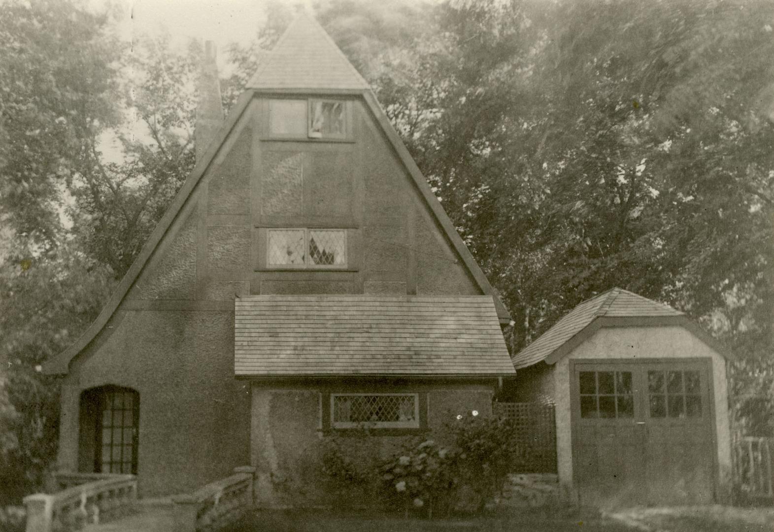 House, 181 Lytton Boulevard, south side, east of Alexandra Boulevard, Toronto, Ontario. Image s…