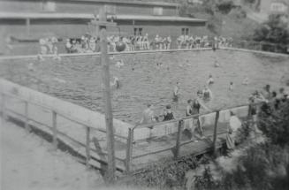 Ravina Gardens, foot of Rowland Street, swiming pool