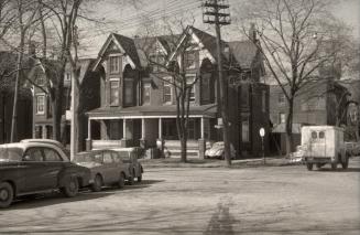 Huron St., looking s .w. to southwest corner Russell St