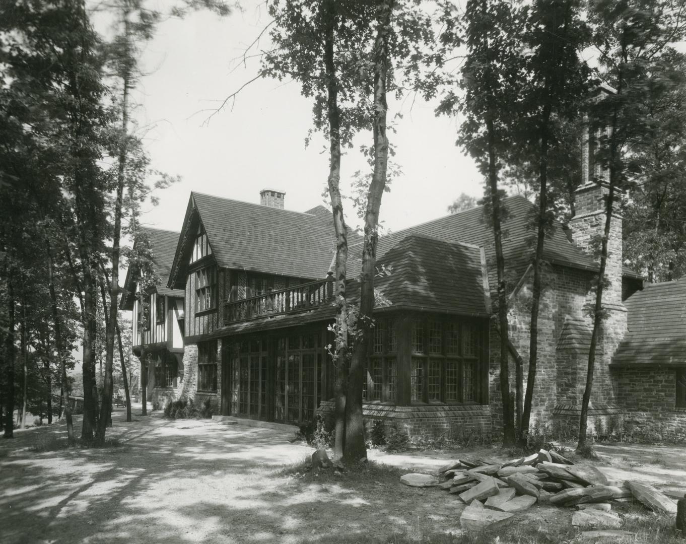 Smith, Robert Home, house, Edenbridge Drive, northwest corner Edenbrook Hill