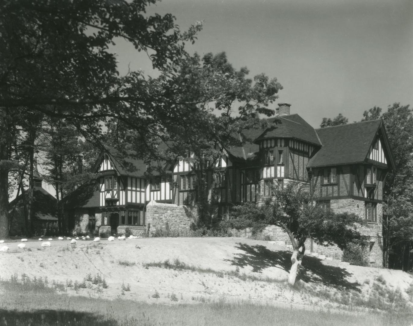 Smith, Robert Home, house, Edenbridge Drive, northwest corner Edenbrook Hill