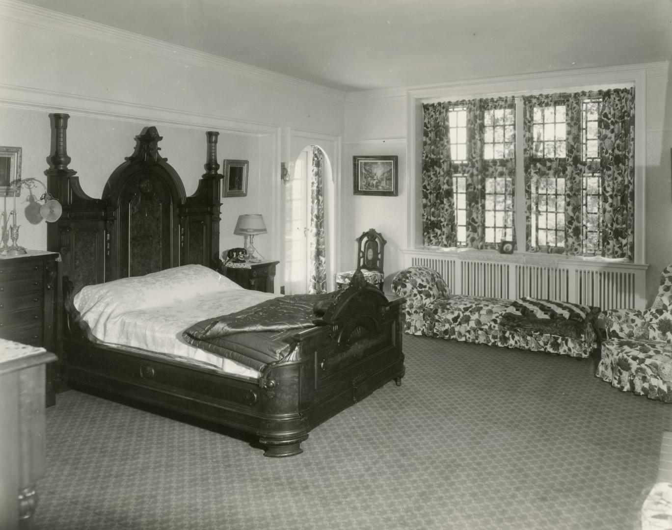 Smith, Robert Home, house, Edenbridge Drive, northwest corner Edenbrook Hill, INTERIOR, bedroom