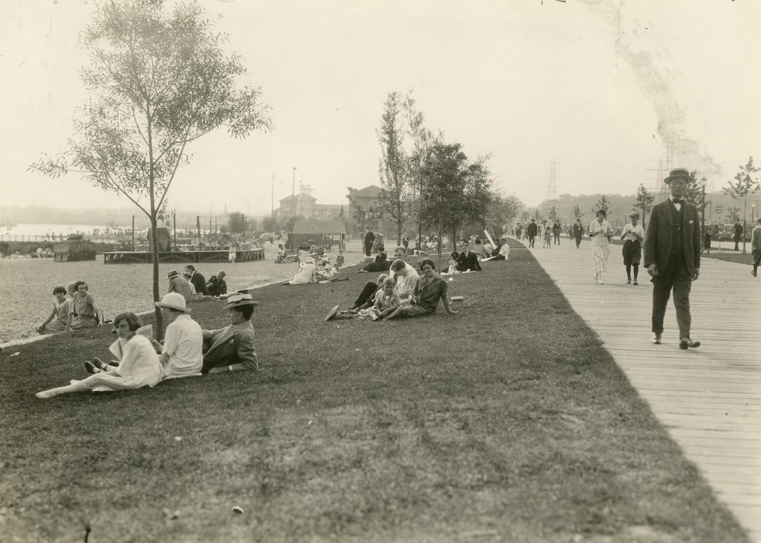 Sunnyside, looking west. Toronto, Ontario