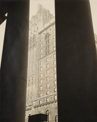 UNION STATION (opened 1927), Front Street West, south side, between Bay & York Streets, looking northwest to Royal York Hotel