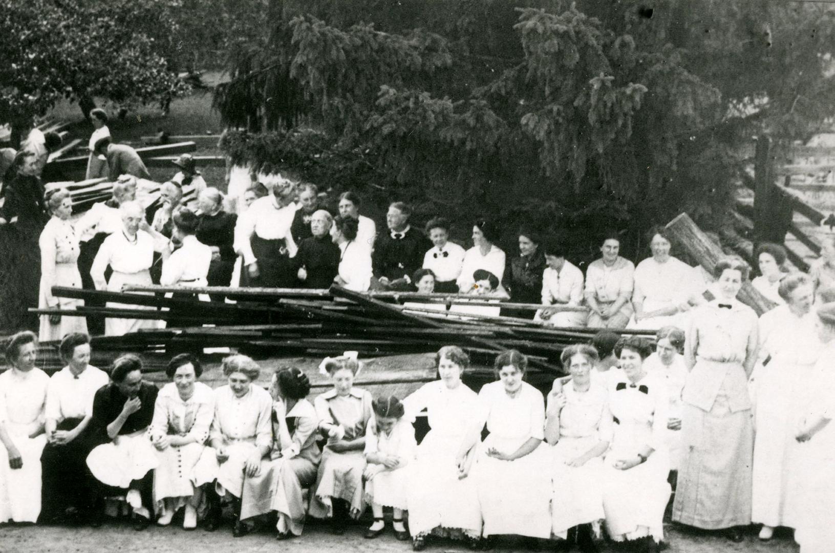 Ladies' social hour, Bell barn raising