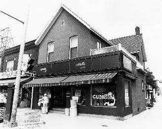 Image shows front view of building on Yonge Street at the southeast corner of Davisville Avenue…