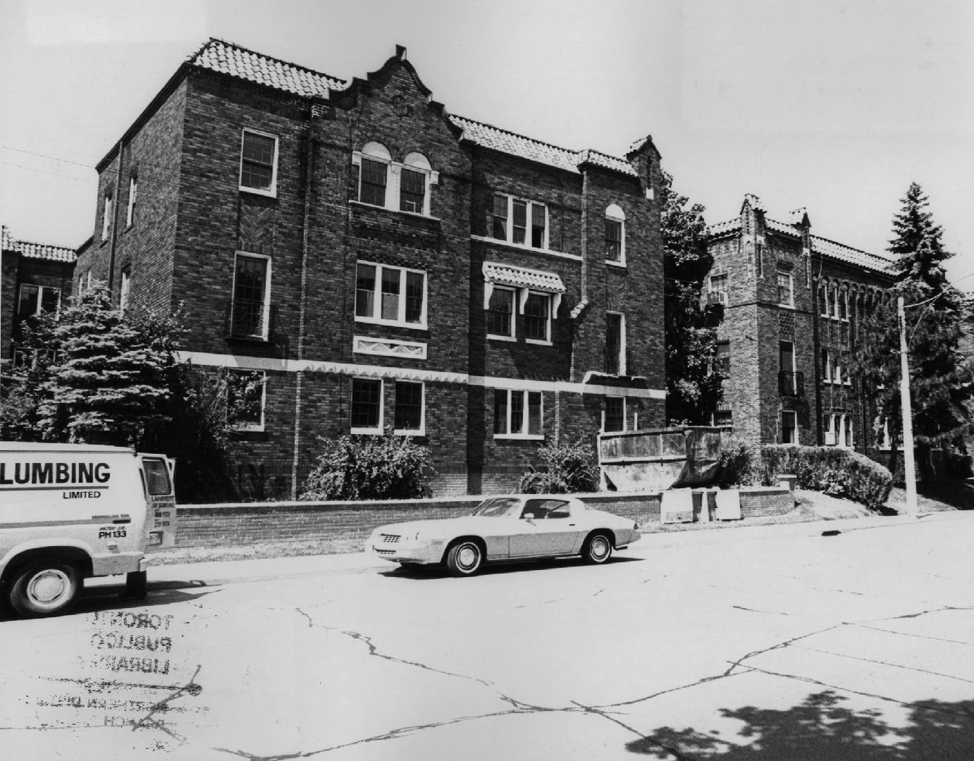 Oriole Apartments, Oriole Parkway, west side, between College View Avenue and Eglinton Avenue W…