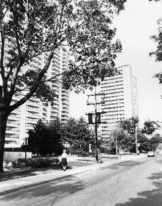 Erskine Avenue, north side, looking east from Yonge Street, Toronto, Ontario. Image shows a str…