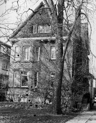 House, 40 Glencairn Avenue, north side, east of Duplex Avenue, Toronto, Ontario. Image shows a …