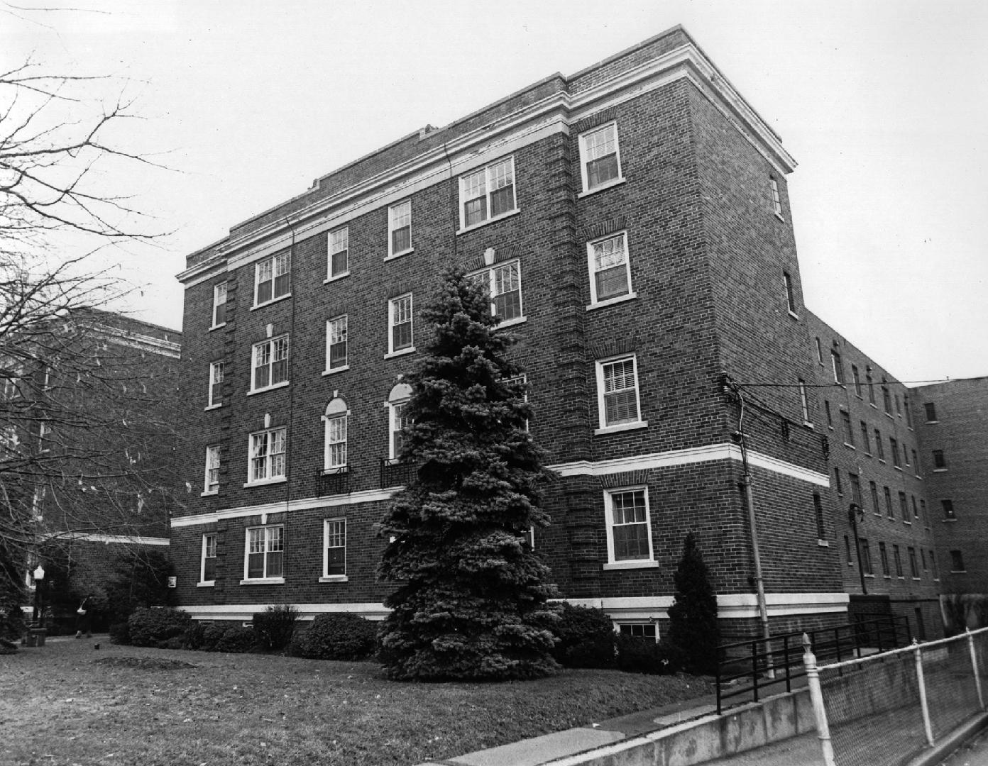 Apartment house, Yonge Street, east side, between Blythwood Road and Strathgowan Avenue, Toront…