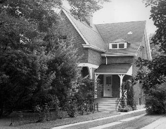 House, Glengrove Avenue West, south side, west of Rosewell Avenue, Toronto, Ontario. Image show…