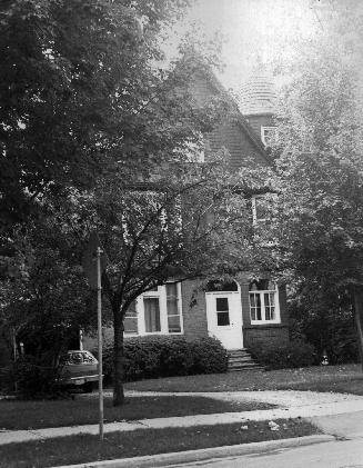 House, 117 Glengrove Avenue West, south side, between Heather Street and Rosewell Avenue, Toron…