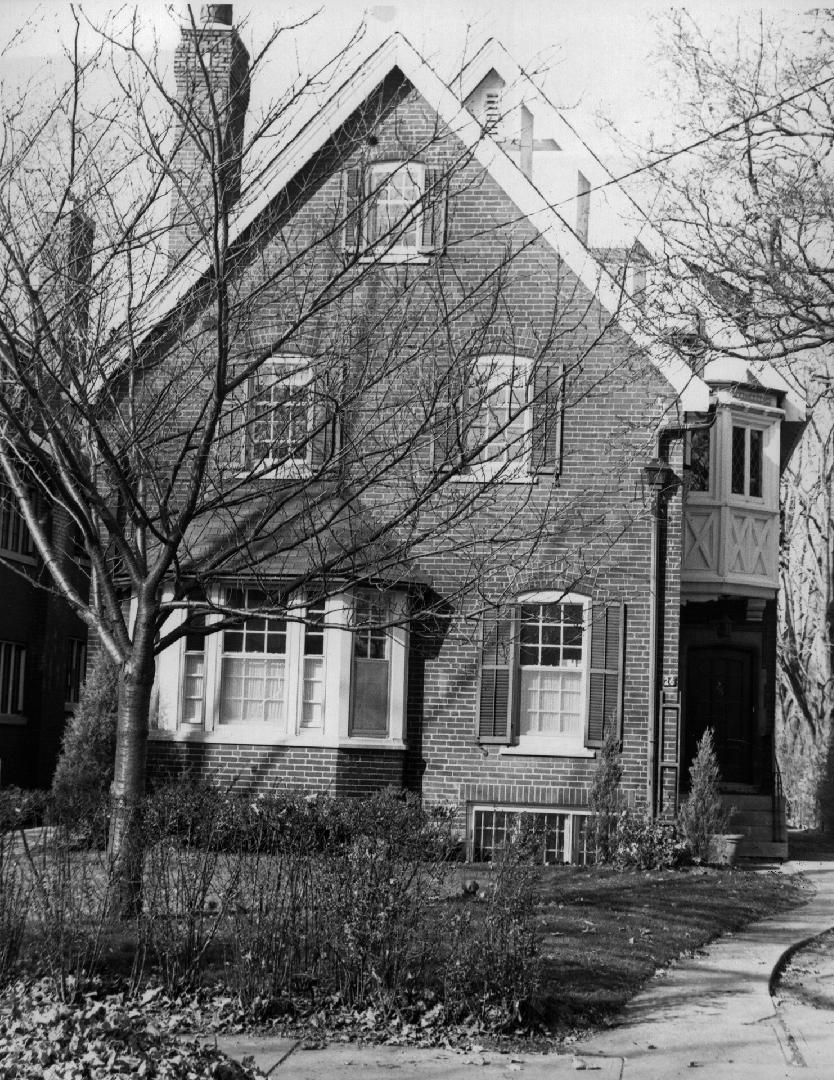 House, 26 Glenview Avenue, north side, between Yonge Street and Duplex Avenue, Toronto, Ontario…